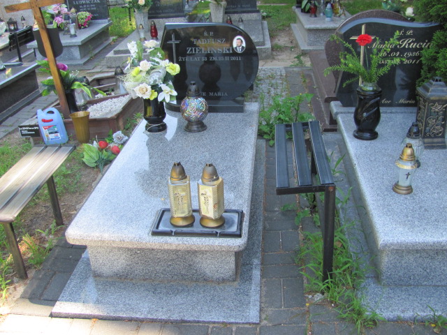 Grób Tadeusz Zieliński
